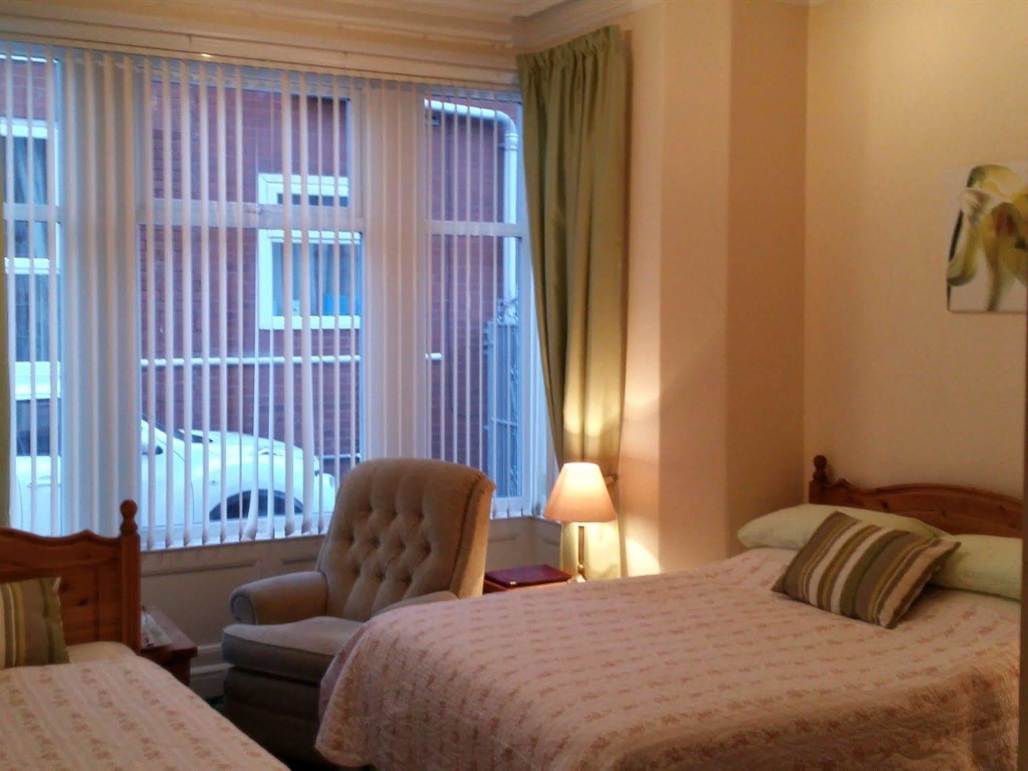 Eden House Bed & Breakfast Blackpool Exterior photo